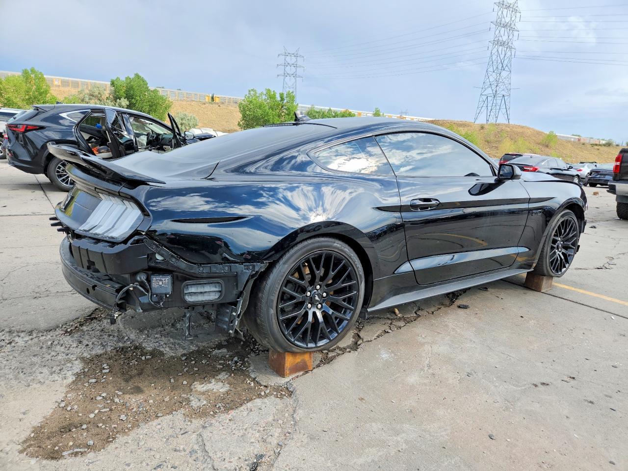 2021 Ford Mustang Gt - zdjęcie 3