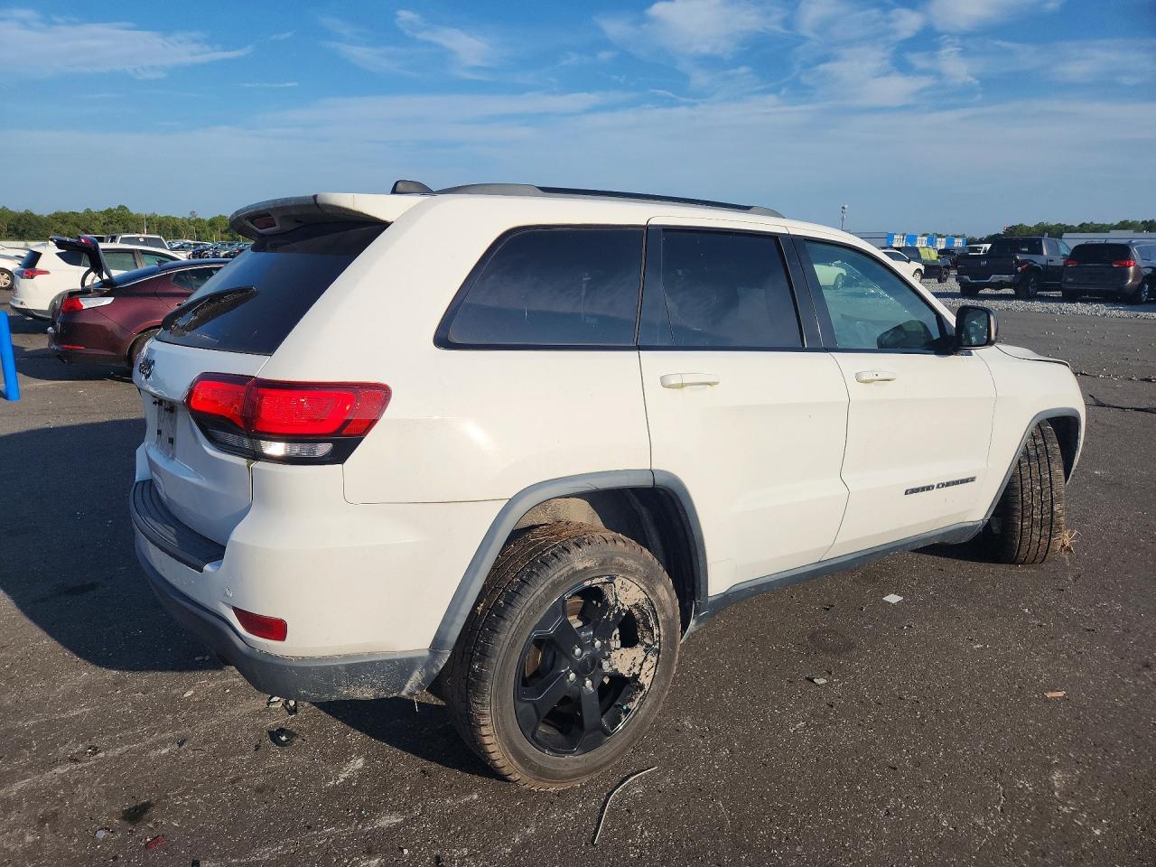 2019 Jeep Grand Cherokee Laredo - zdjęcie 3