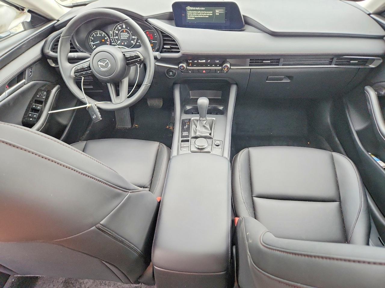 2026 Mazda 3 Preferred/Carbon Edition - zdjęcie 8
