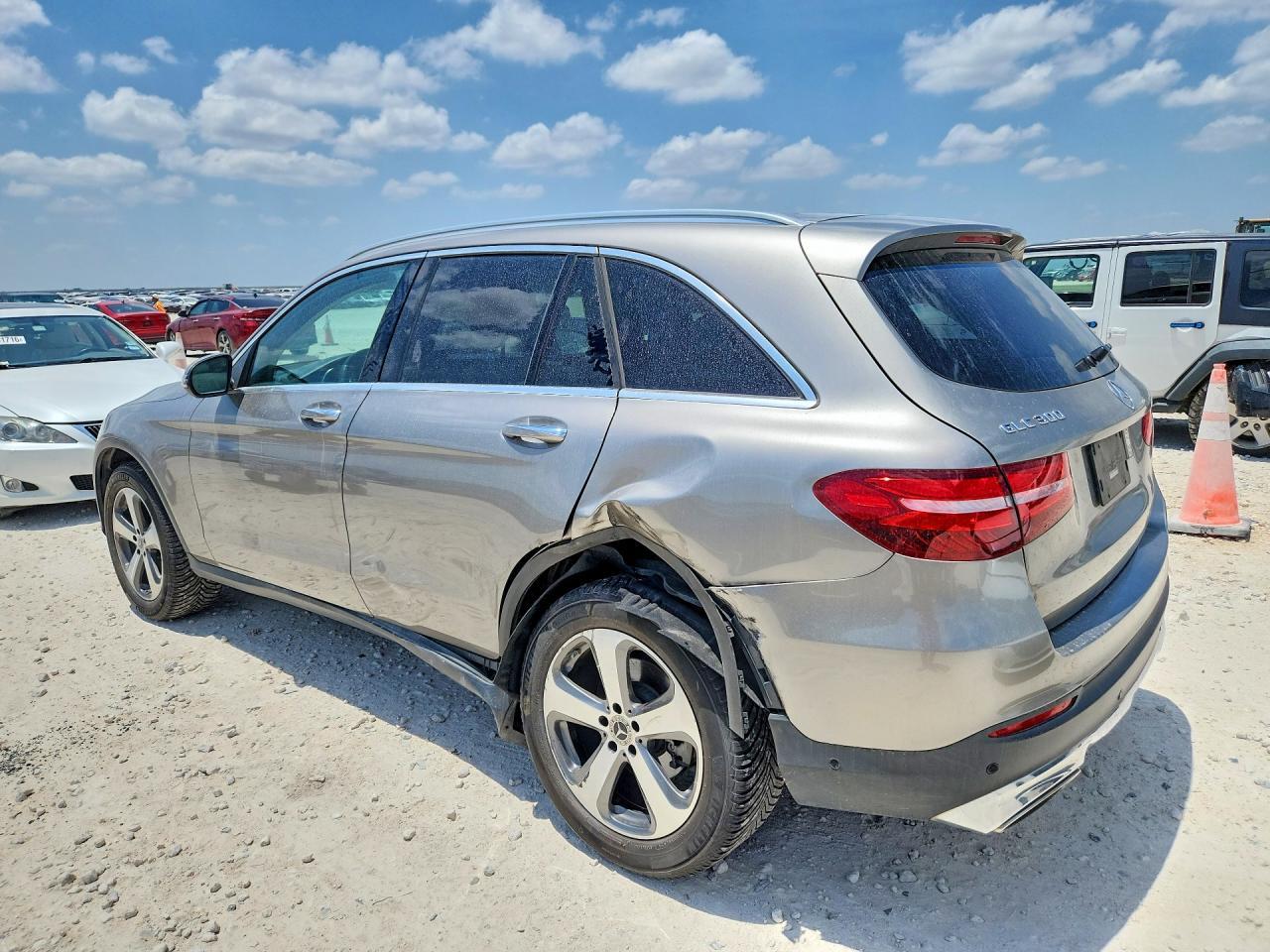 2019 Mercedes-Benz Glc 300 - zdjęcie 2