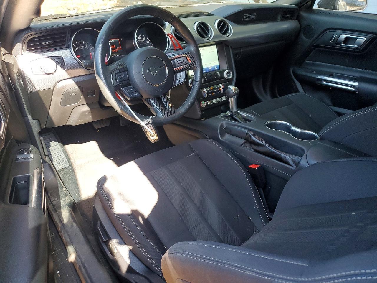 2020 Ford Mustang - zdjęcie 8