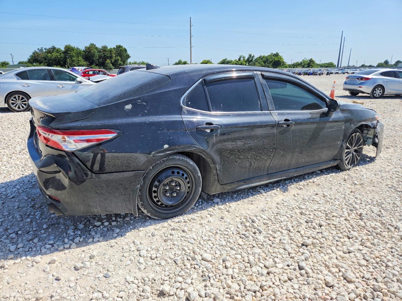 2020 Toyota Camry Se - zdjęcie 3