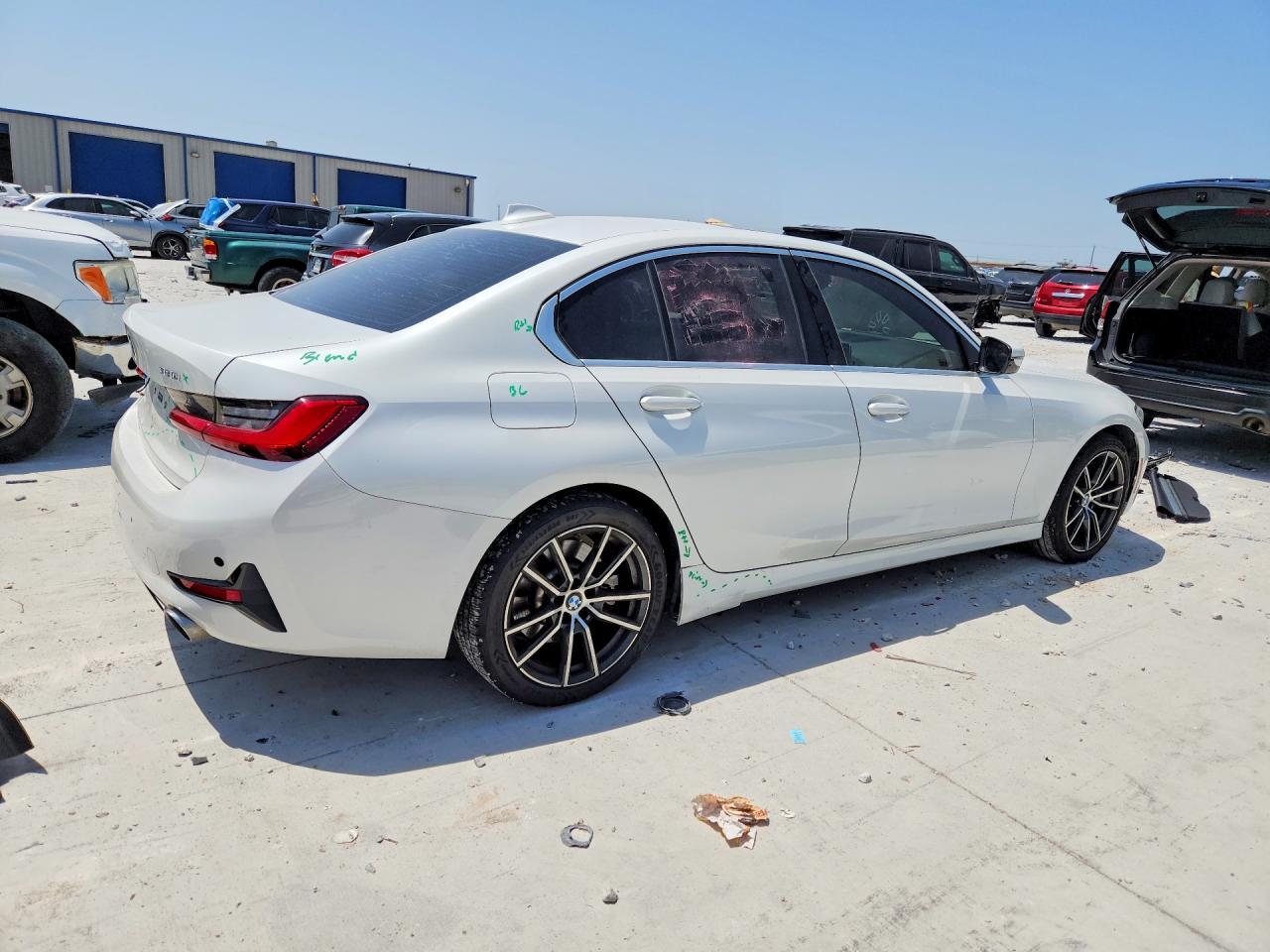 2019 BMW 330I - zdjęcie 3