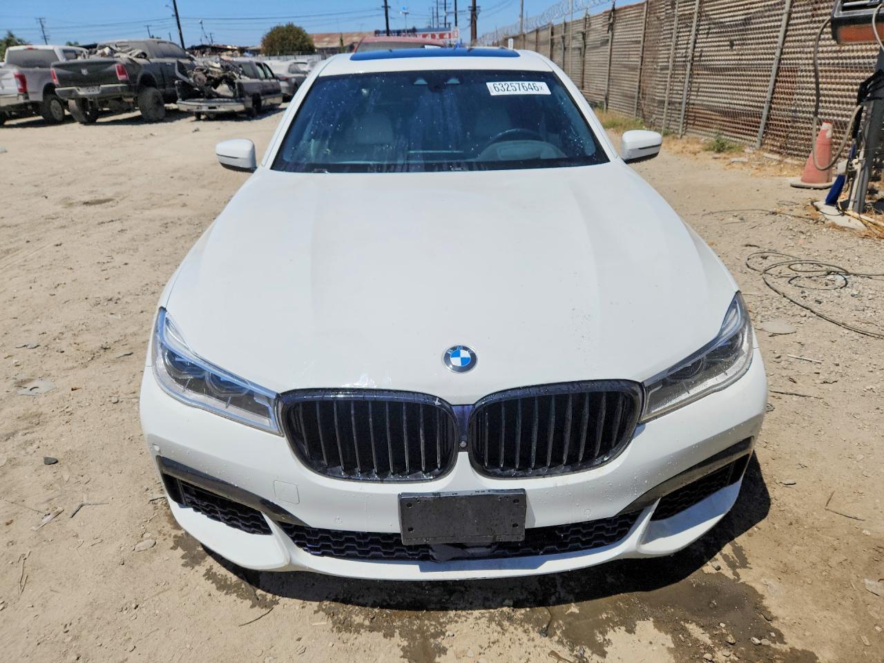 2016 BMW 750 Xi - zdjęcie 5