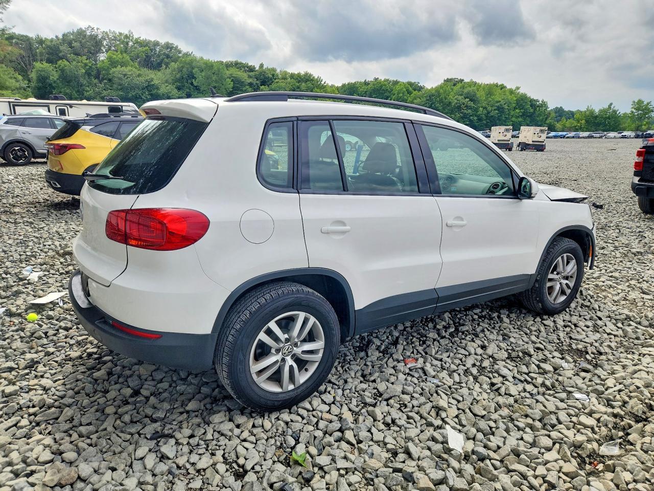2016 Volkswagen Tiguan S - zdjęcie 3