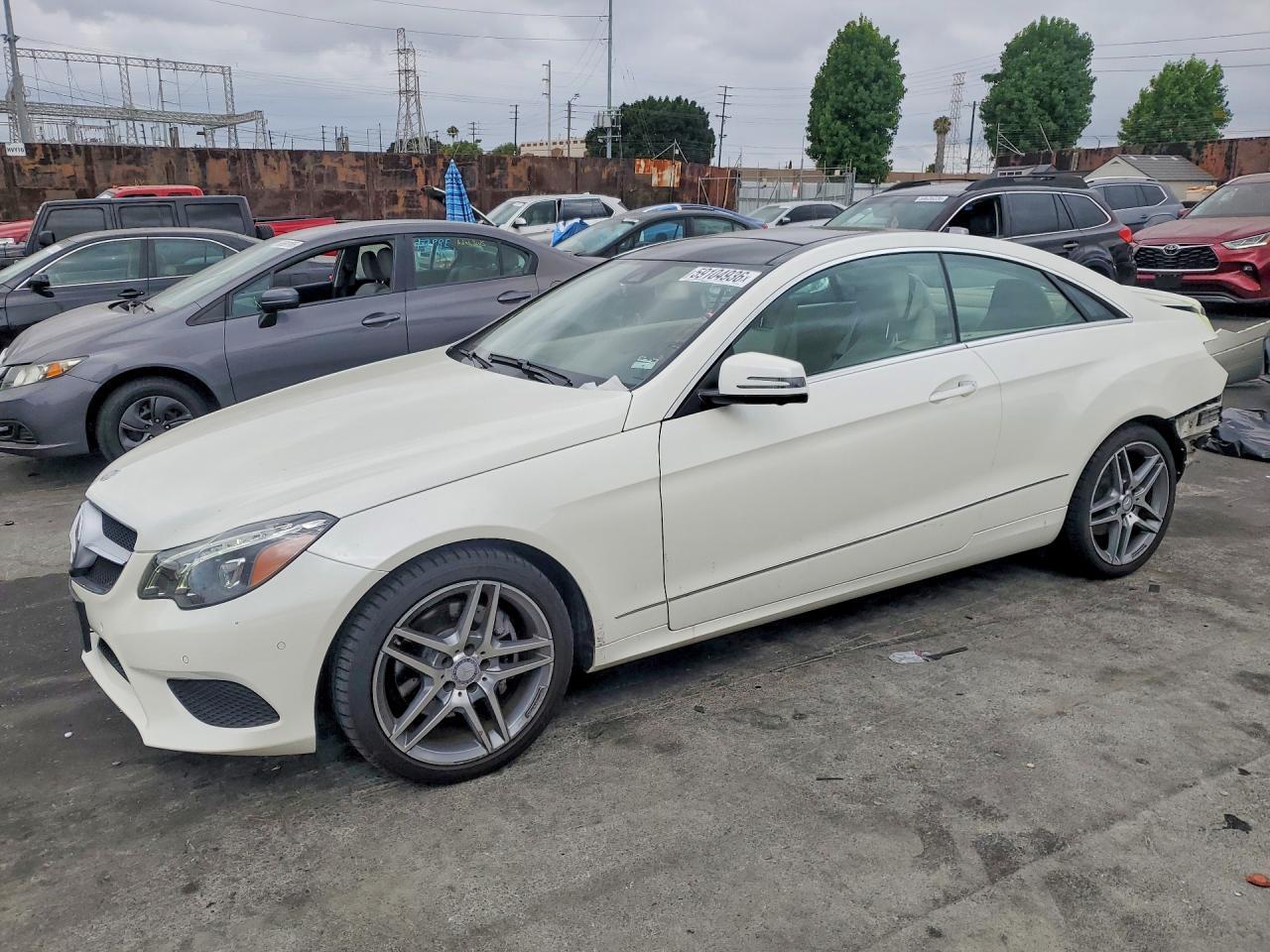 2014 Mercedes-Benz E 350 - zdjęcie główne