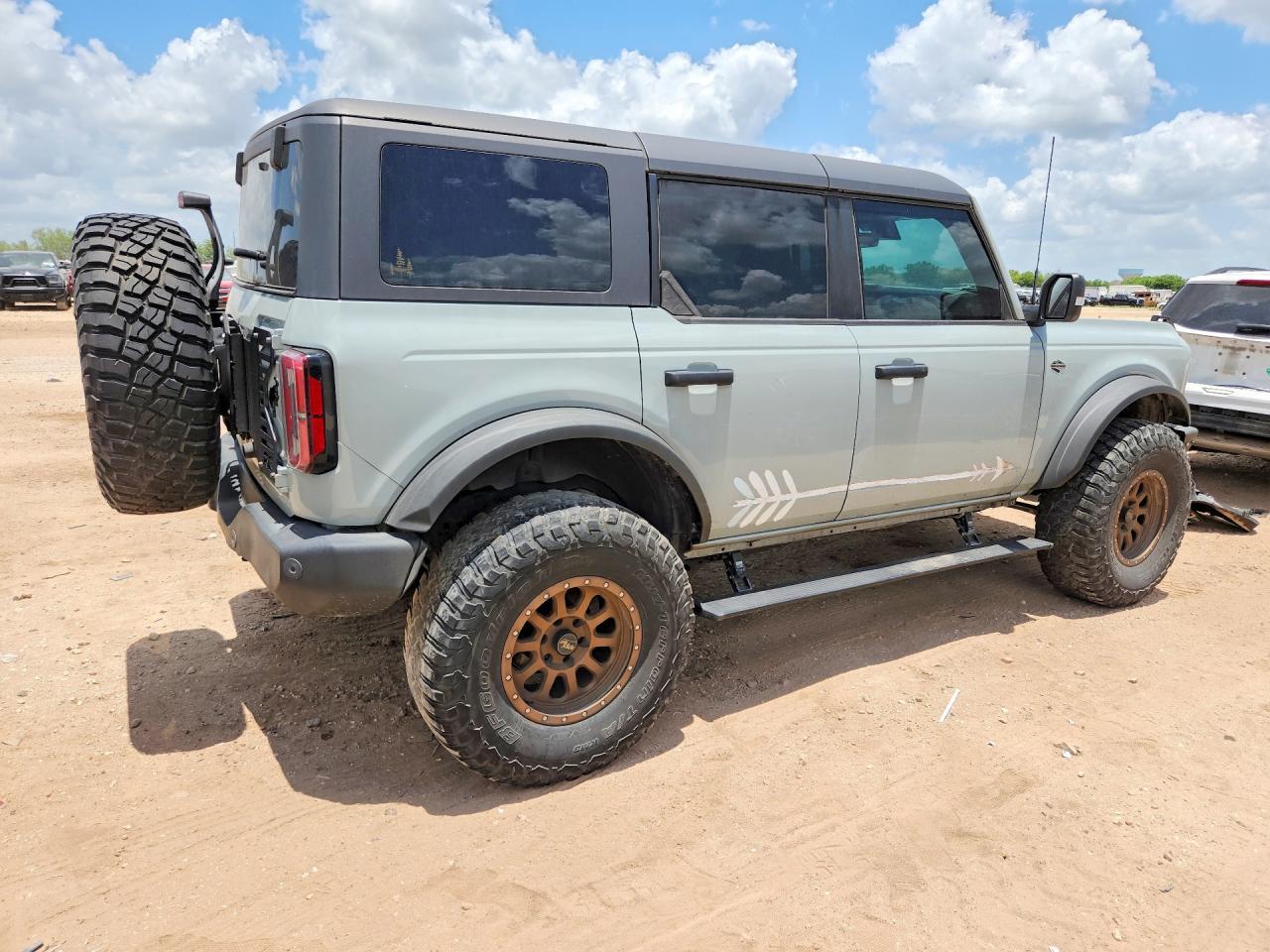 2022 Ford Bronco Base - zdjęcie 3