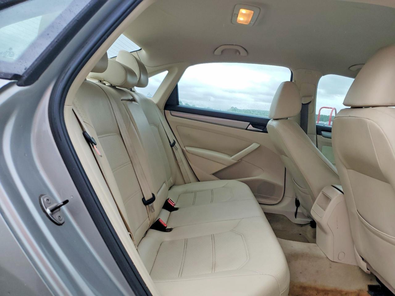 2014 Volkswagen Passat S - zdjęcie 10