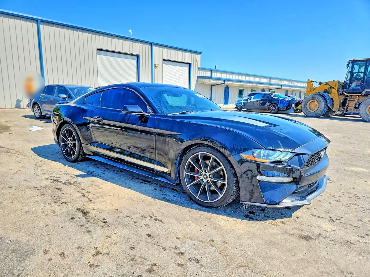 Ford Mustang - zdjęcie 4