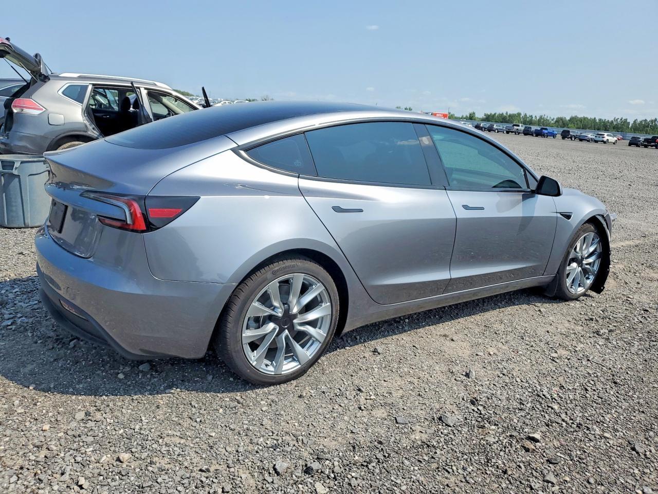 2026 Tesla Model 3 - zdjęcie 3