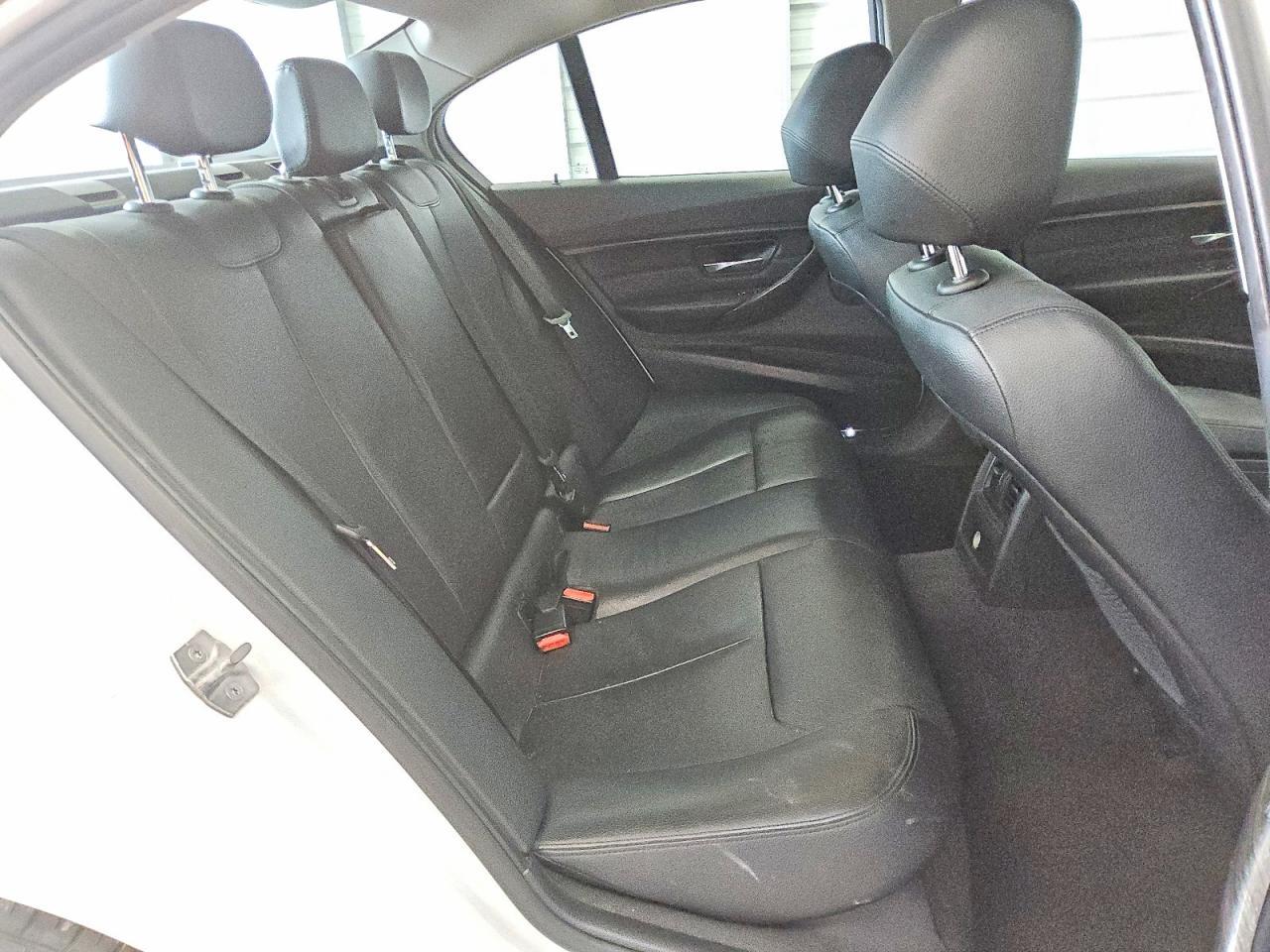 2017 BMW Seria 3 320i - zdjęcie 10