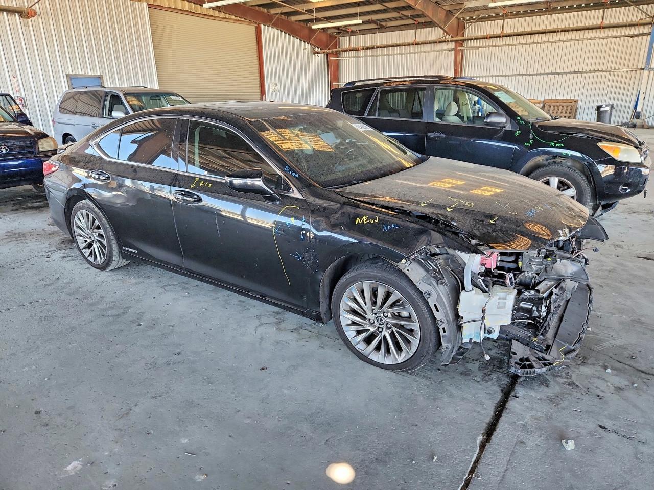 2019 Lexus Es 300H - zdjęcie 4