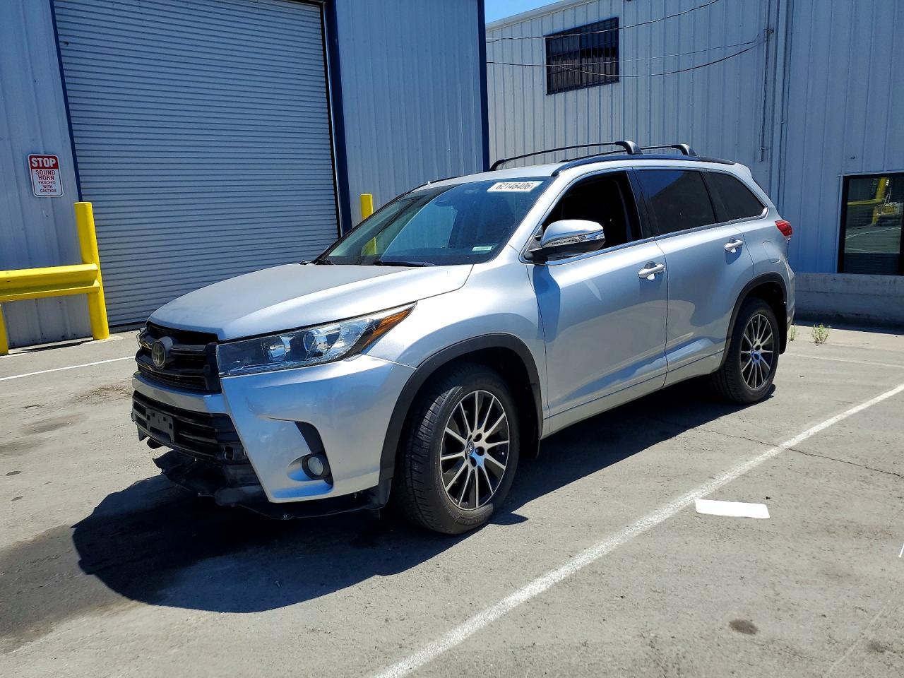 2017 Toyota Highlander Se - zdjęcie główne