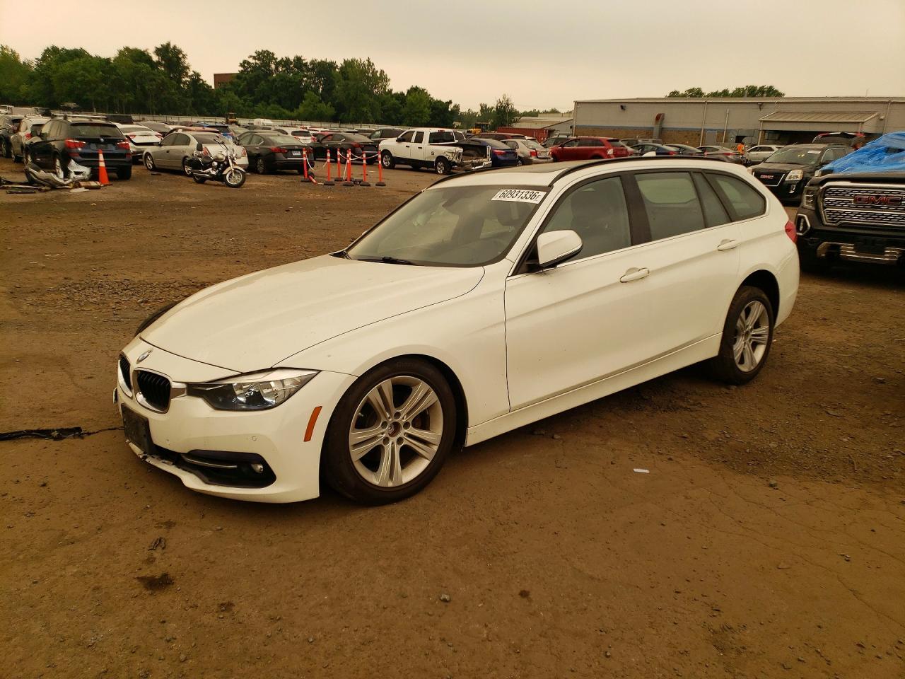 2017 BMW 330 Xi - zdjęcie główne