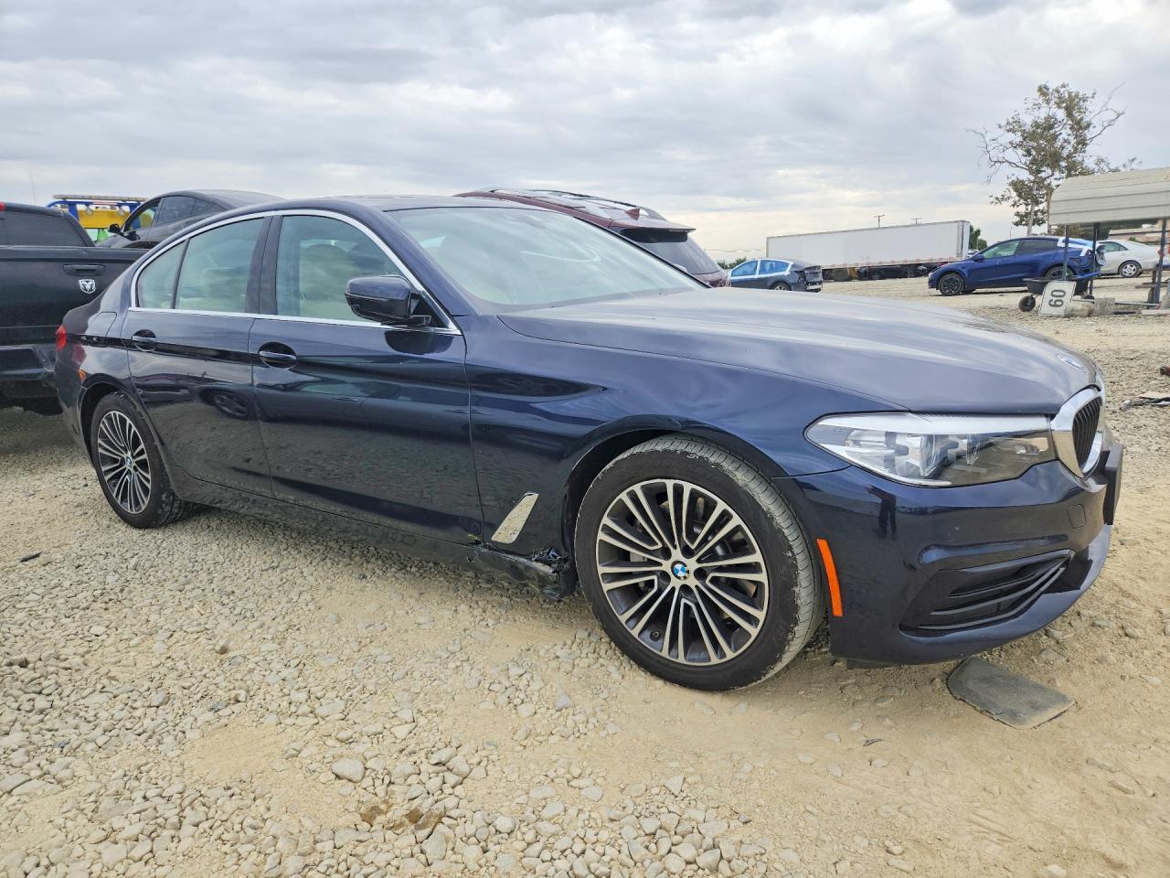 2019 BMW 530 I - zdjęcie 4