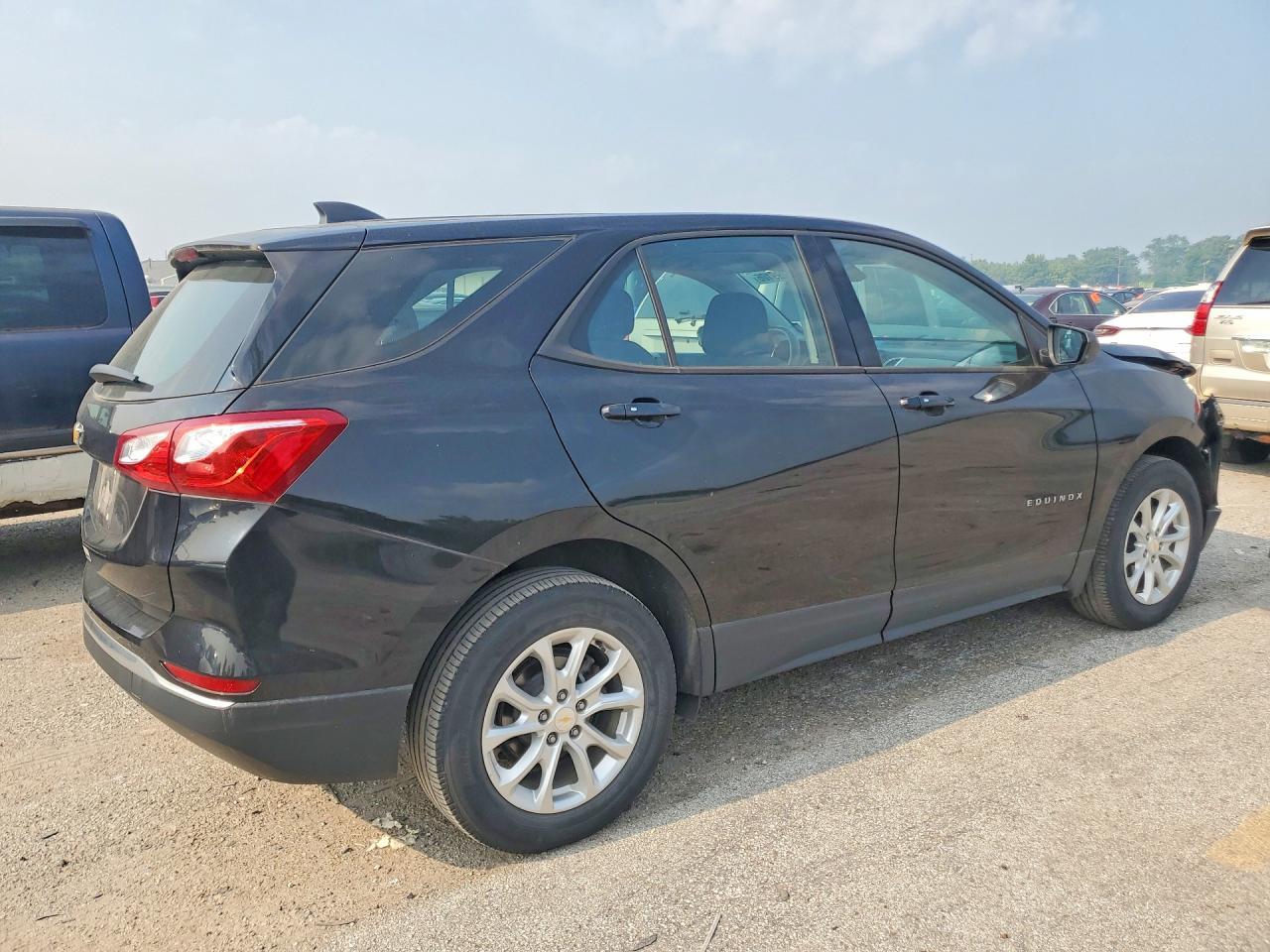 2018 Chevrolet Equinox Ls - zdjęcie 3