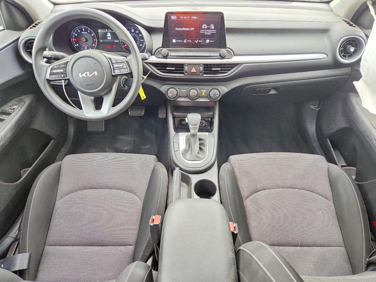 2022 Kia Forte Fe - zdjęcie 8