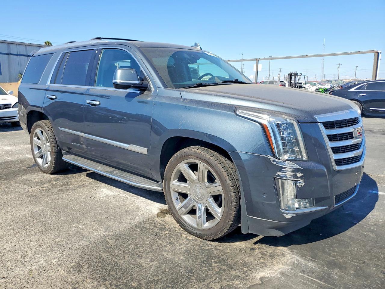 2019 Cadillac Escalade Luxury - zdjęcie 4
