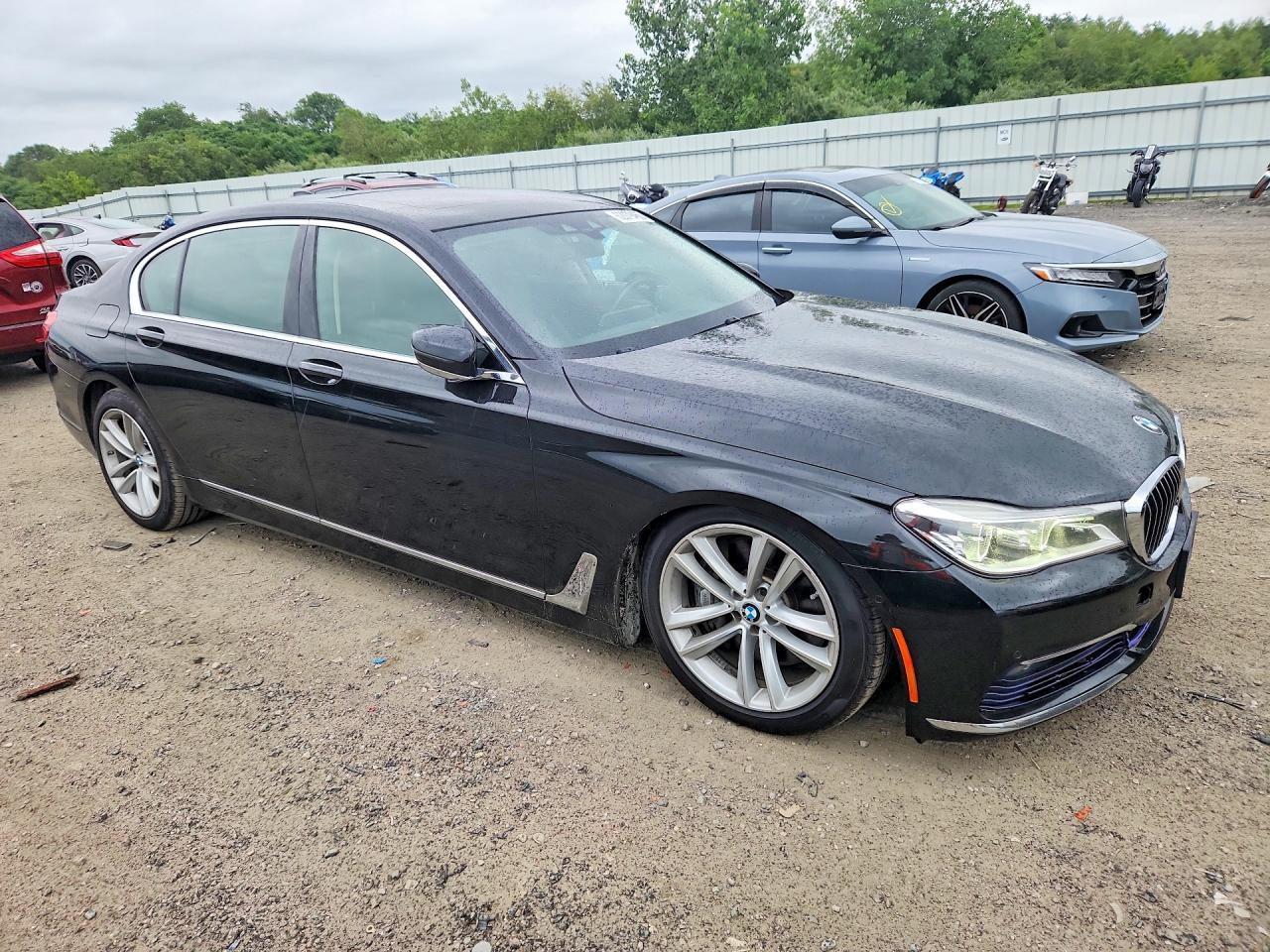 2016 BMW 750 Xi - zdjęcie 4