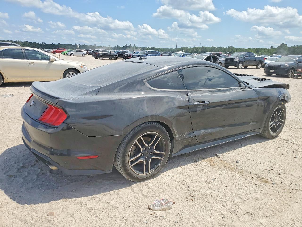 2020 Ford Mustang - zdjęcie 3