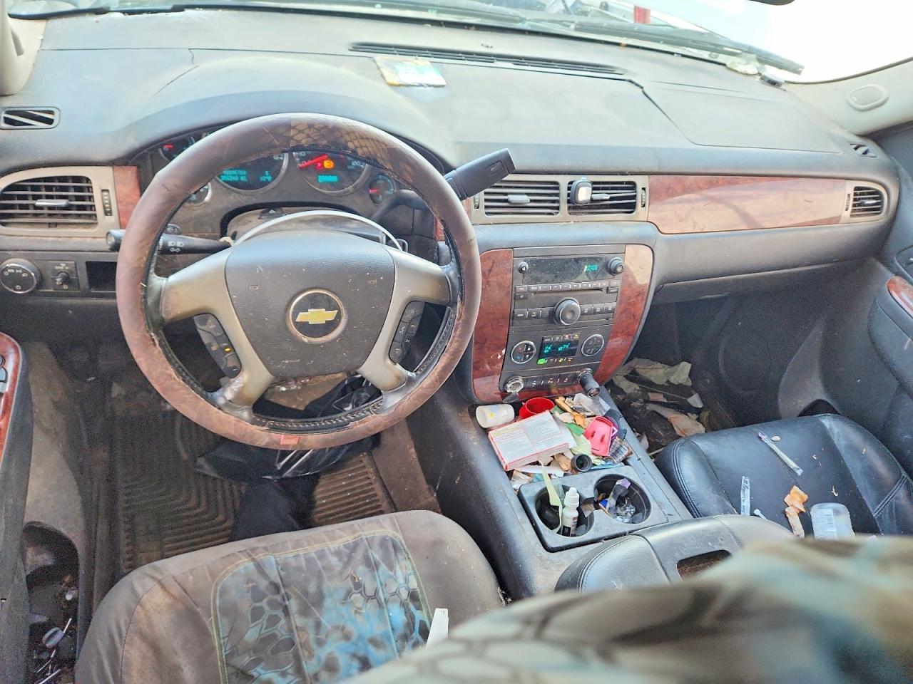 2014 Chevrolet Suburban C1500 Lt - zdjęcie 8