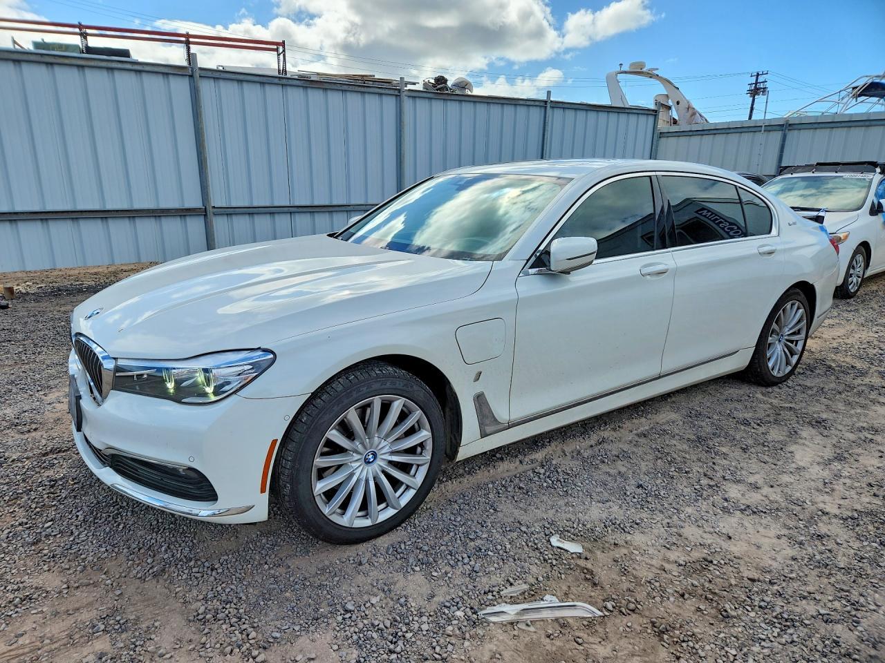2018 BMW Seria 7 740e - zdjęcie główne
