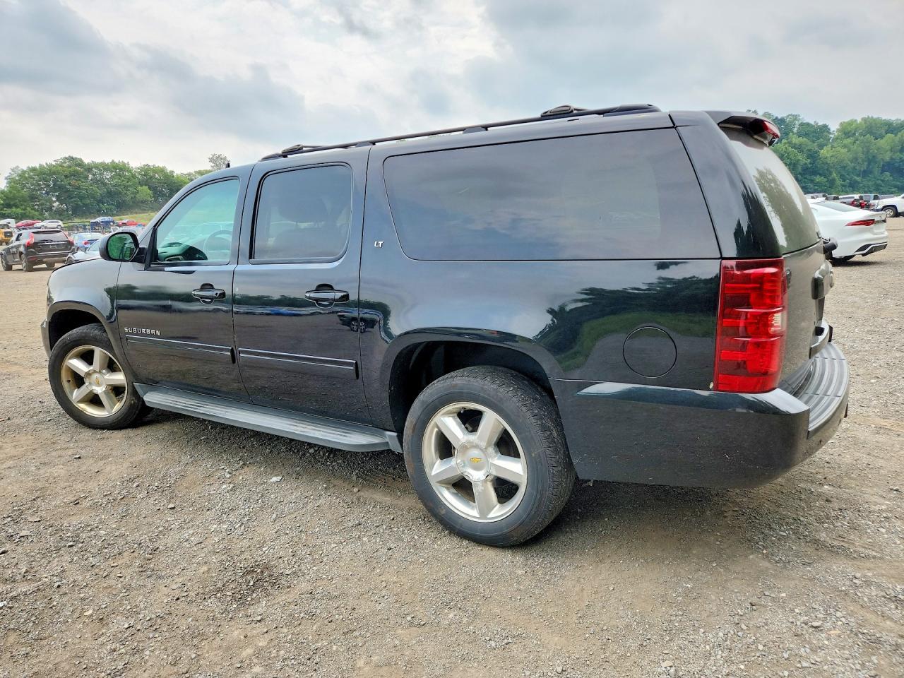 2013 Chevrolet Suburban K1500 Lt - zdjęcie 2