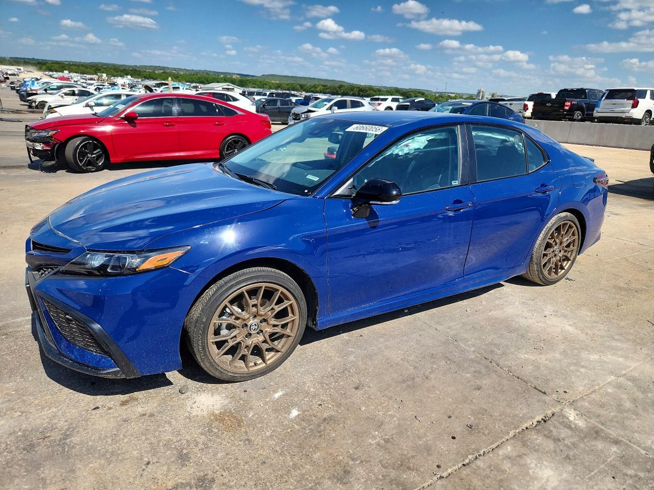 2024 Toyota Camry Hybrid Se Nightshade - zdjęcie główne
