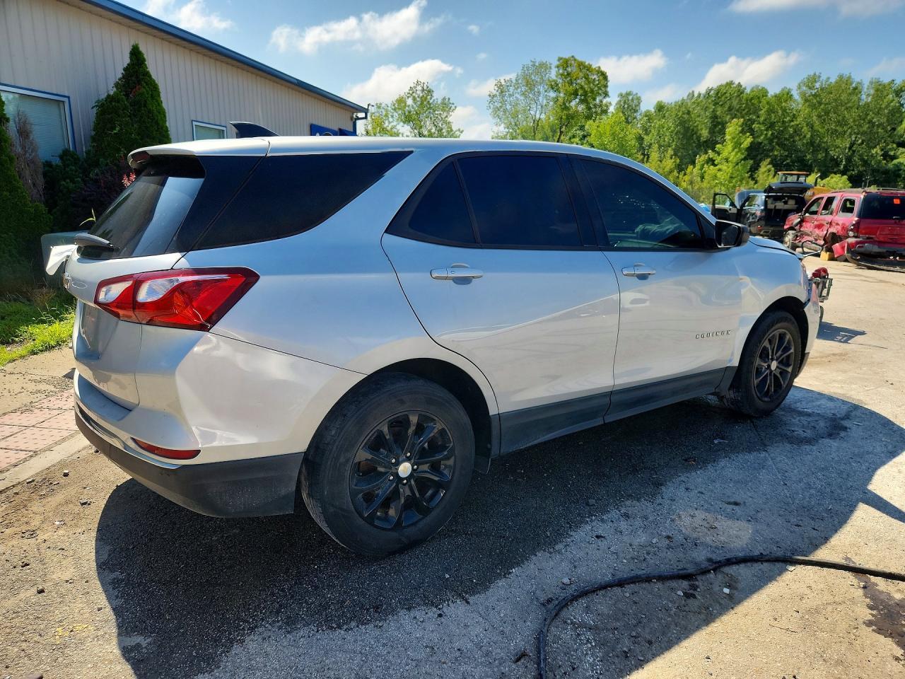 2018 Chevrolet Equinox Ls - zdjęcie 3
