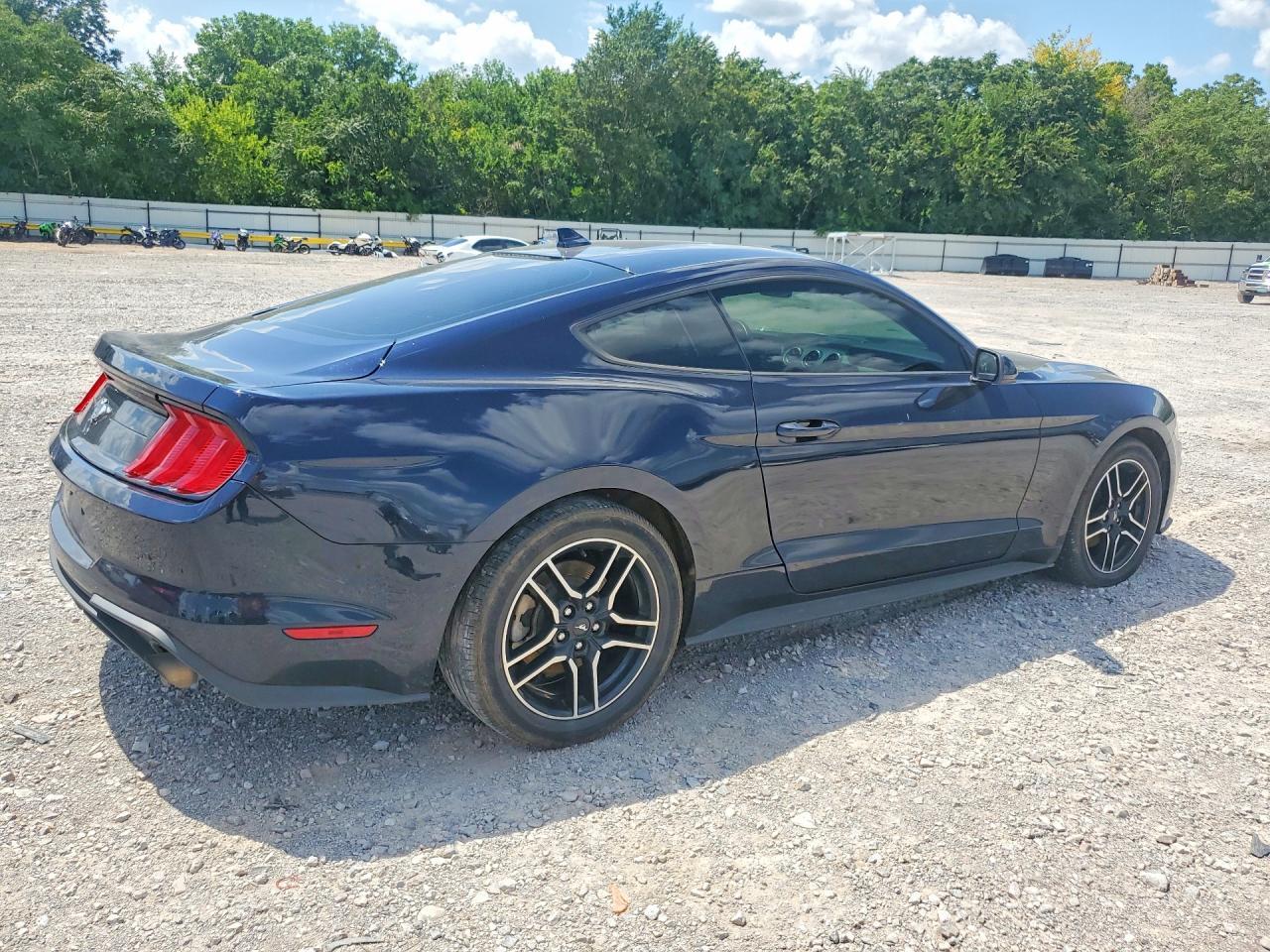 2021 Ford Mustang - zdjęcie 3