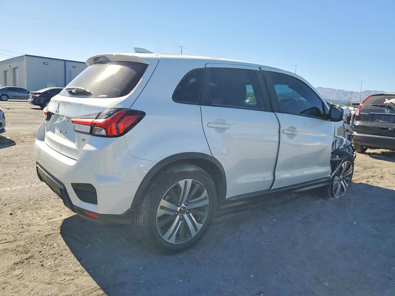 2021 Mitsubishi Outlander Sport Es - zdjęcie 3