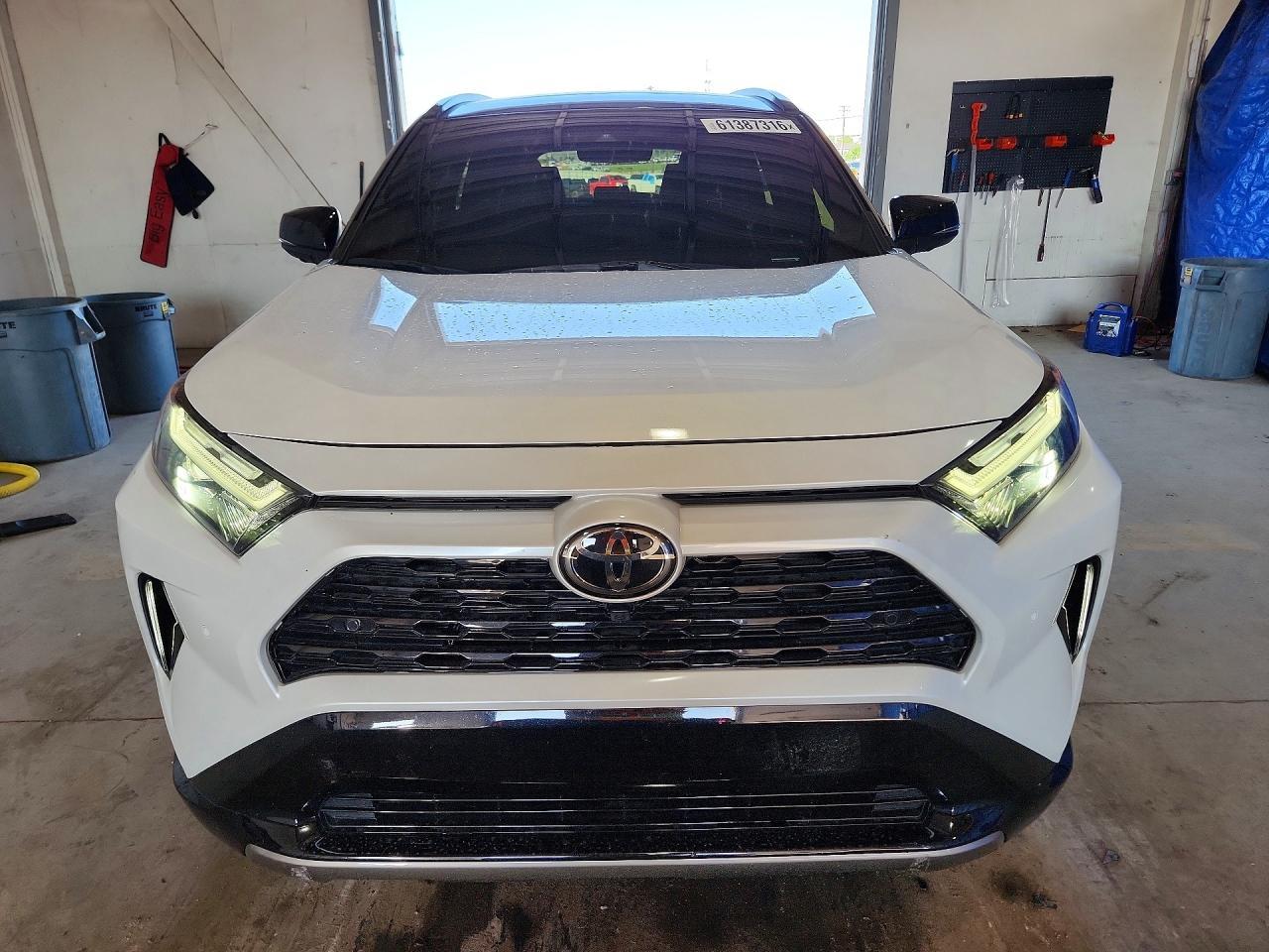 2025 Toyota Rav4 Xse - zdjęcie 5