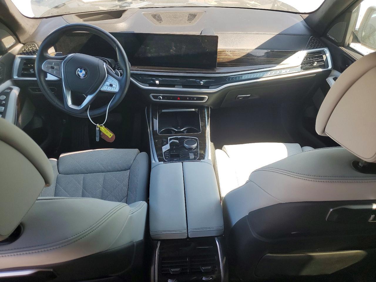 2025 BMW X7 xDrive40I - zdjęcie 8