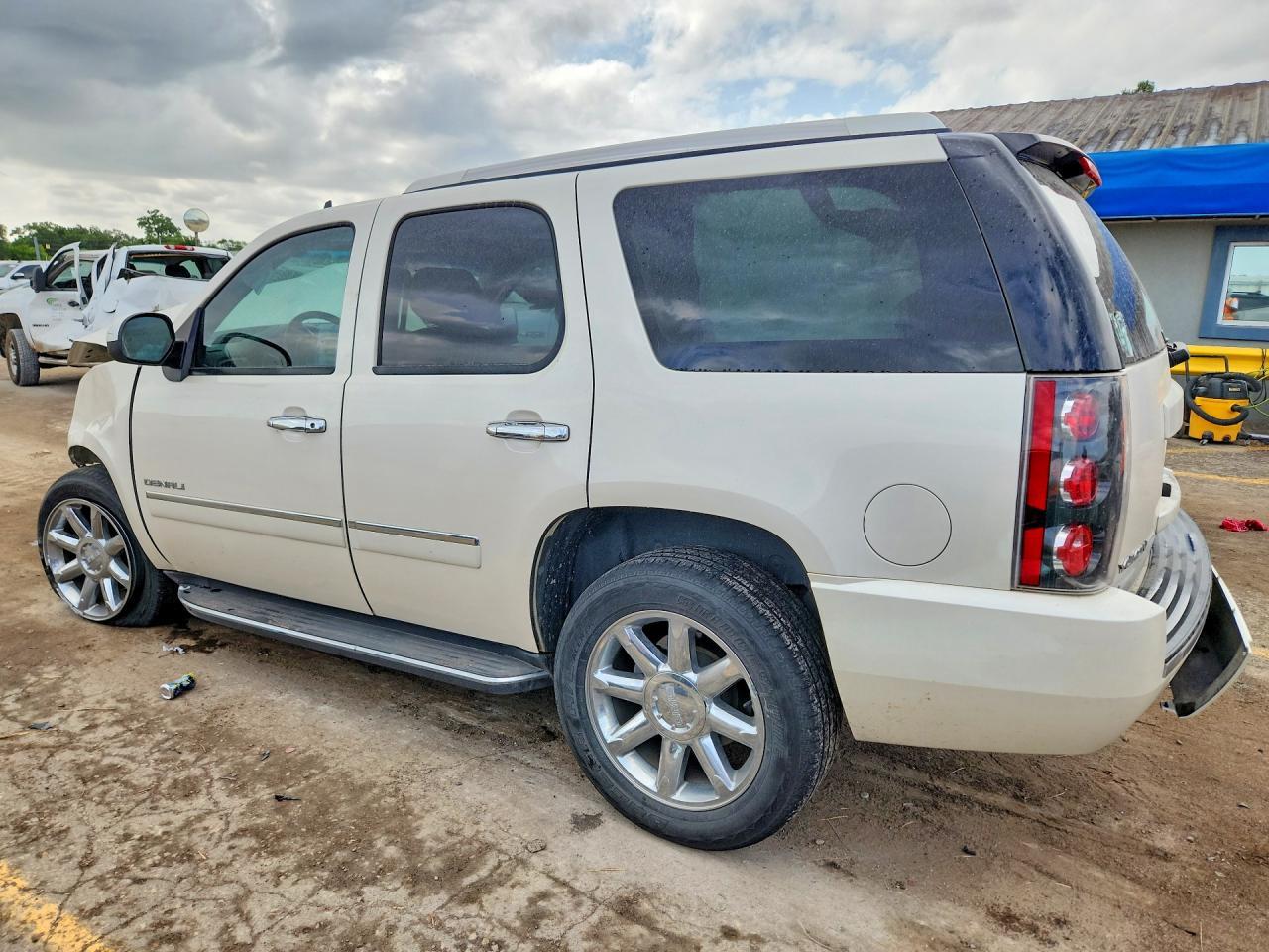 2013 GMC Yukon Denali - zdjęcie 2