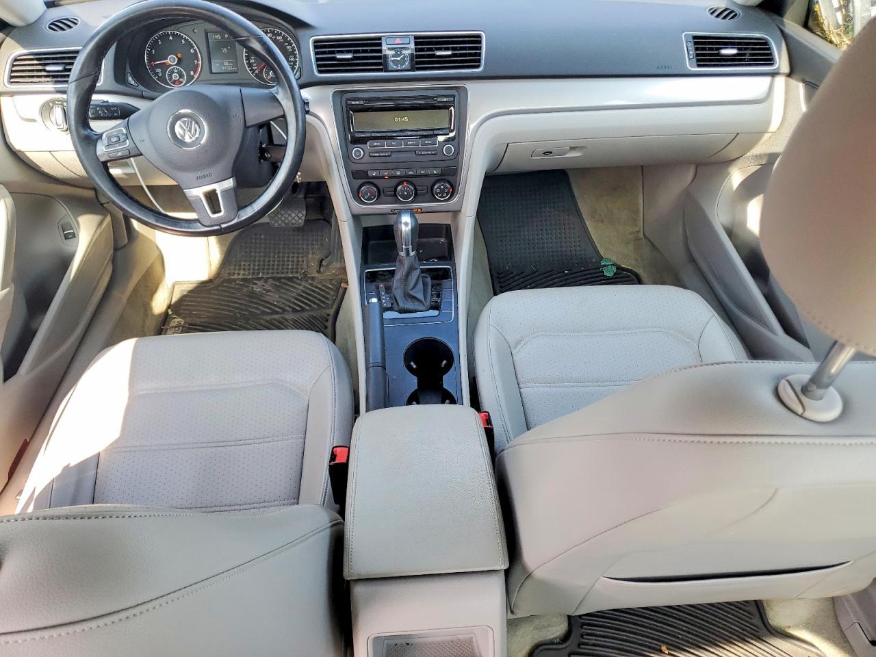 2014 Volkswagen Passat S - zdjęcie 8