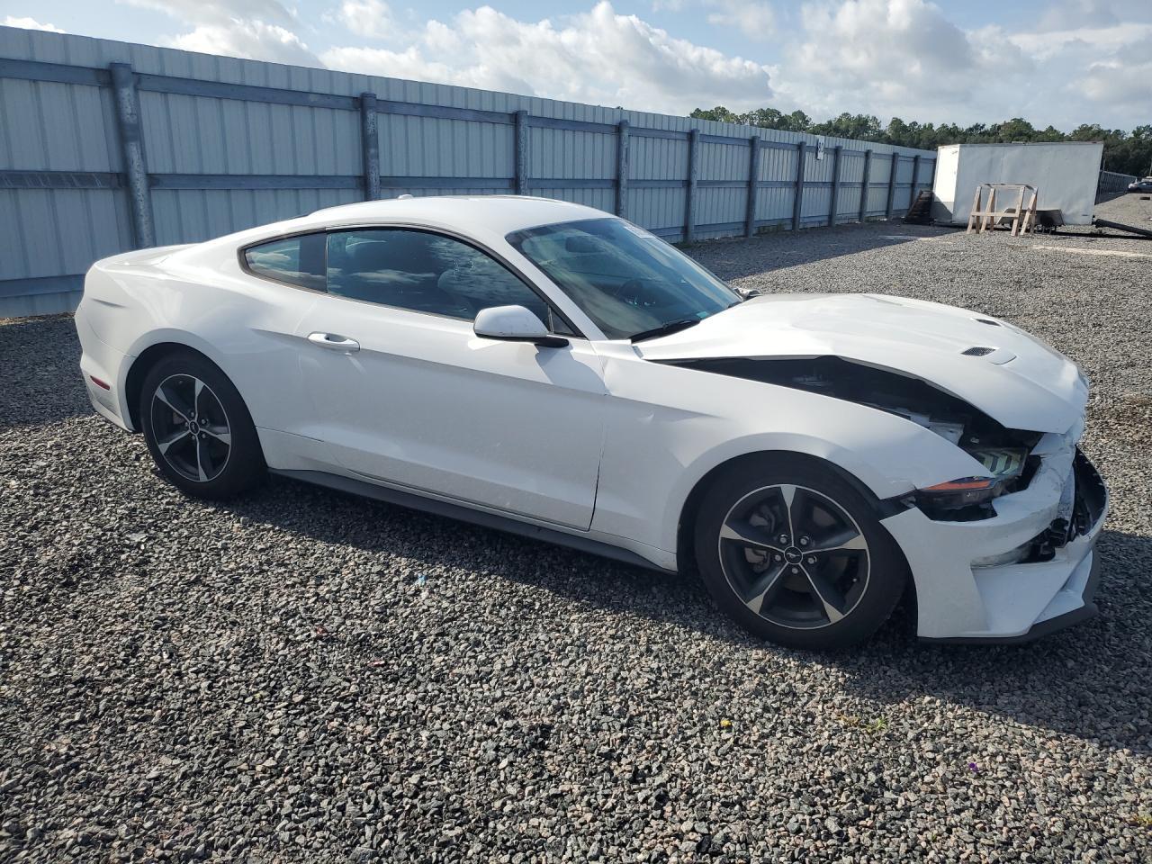 2020 Ford Mustang - zdjęcie 4