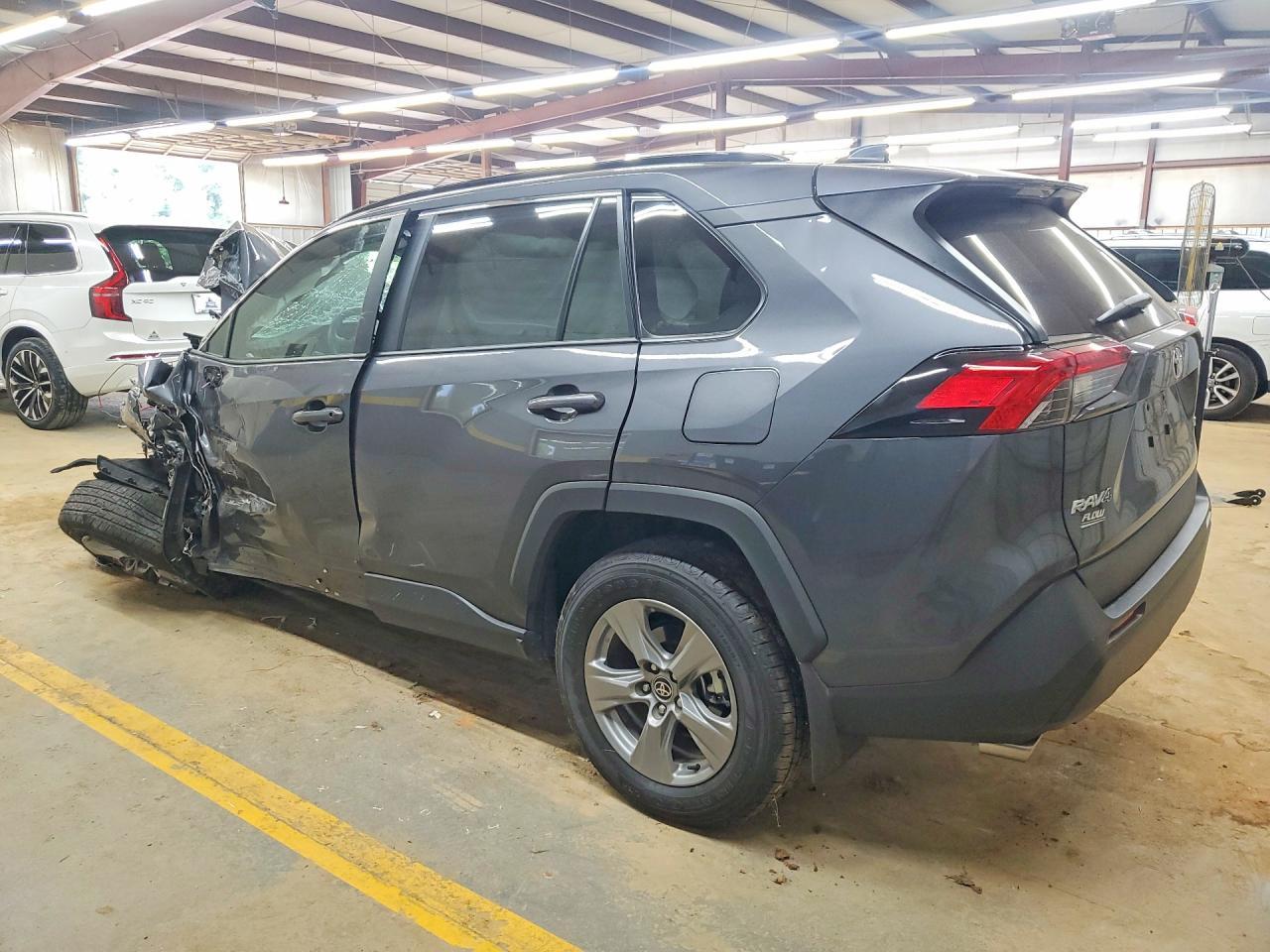 2025 Toyota Rav4 Xle - zdjęcie 2