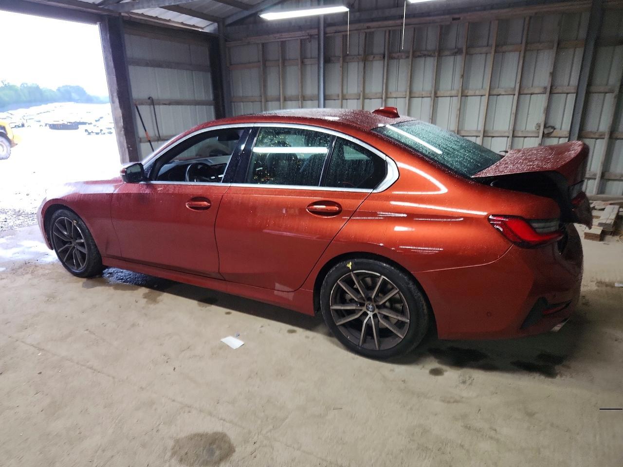 2021 BMW 330I - zdjęcie 2