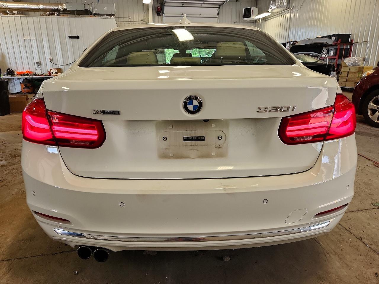 2017 BMW Seria 3 330i - zdjęcie 6
