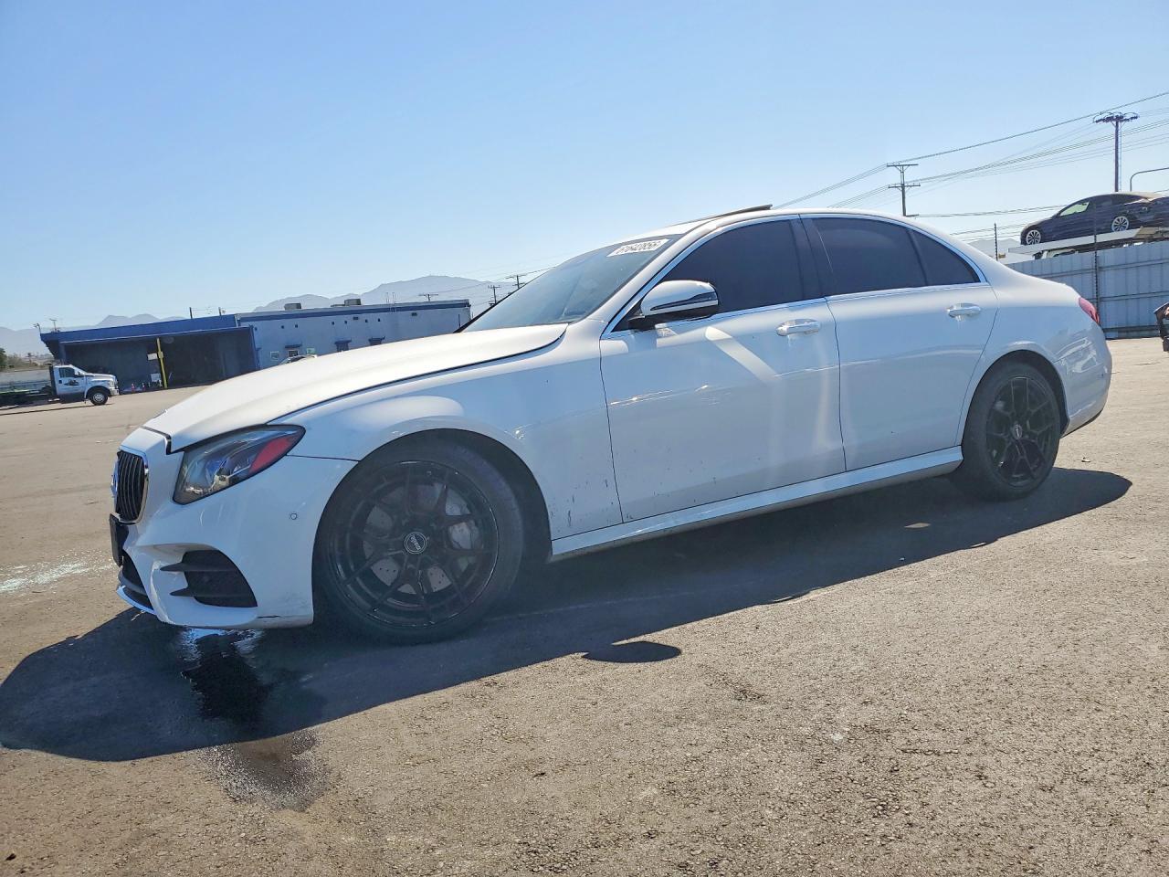 2018 Mercedes-Benz E 300 - zdjęcie główne