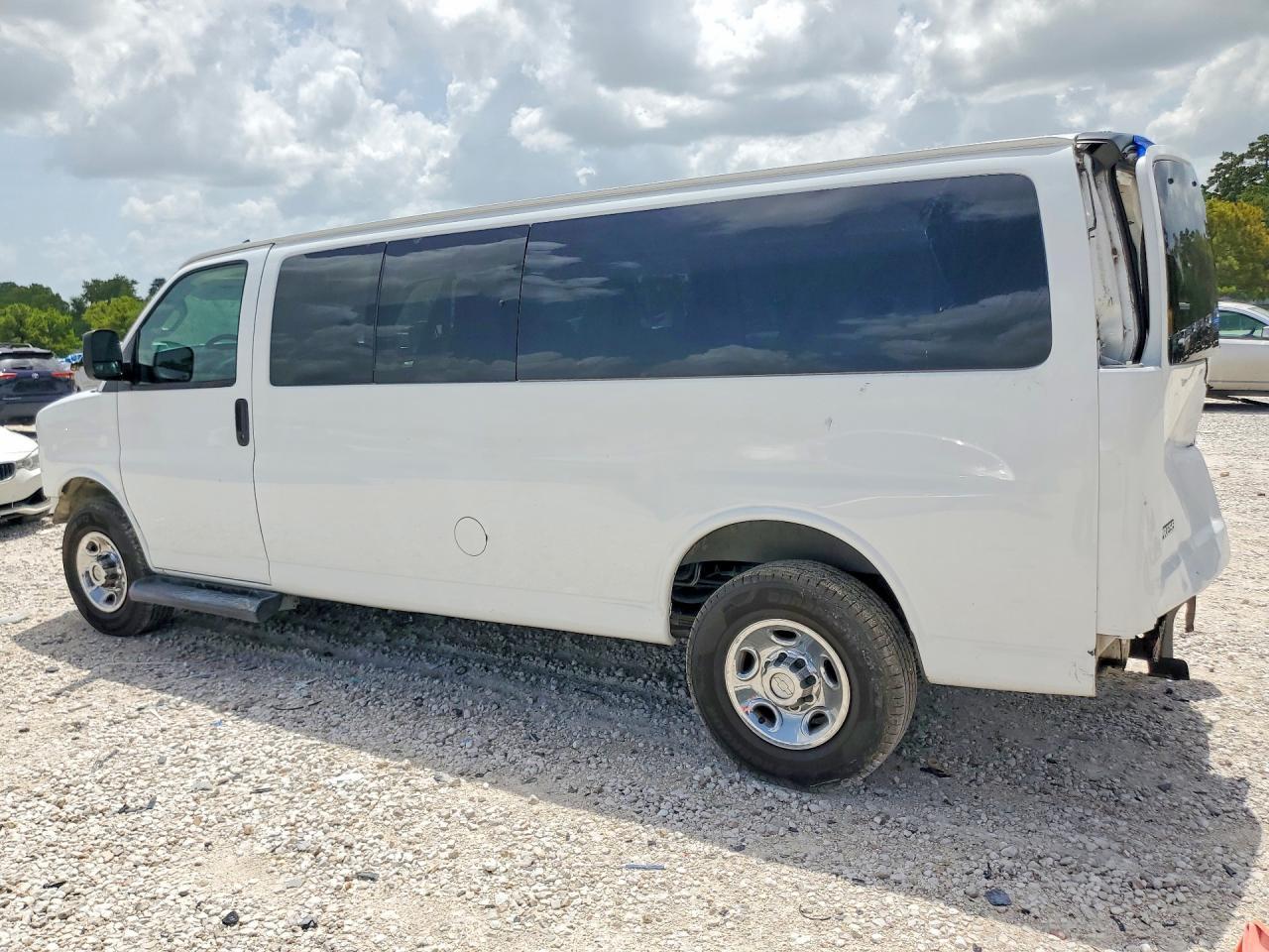 2020 Chevrolet Express G3500 Lt - zdjęcie 2