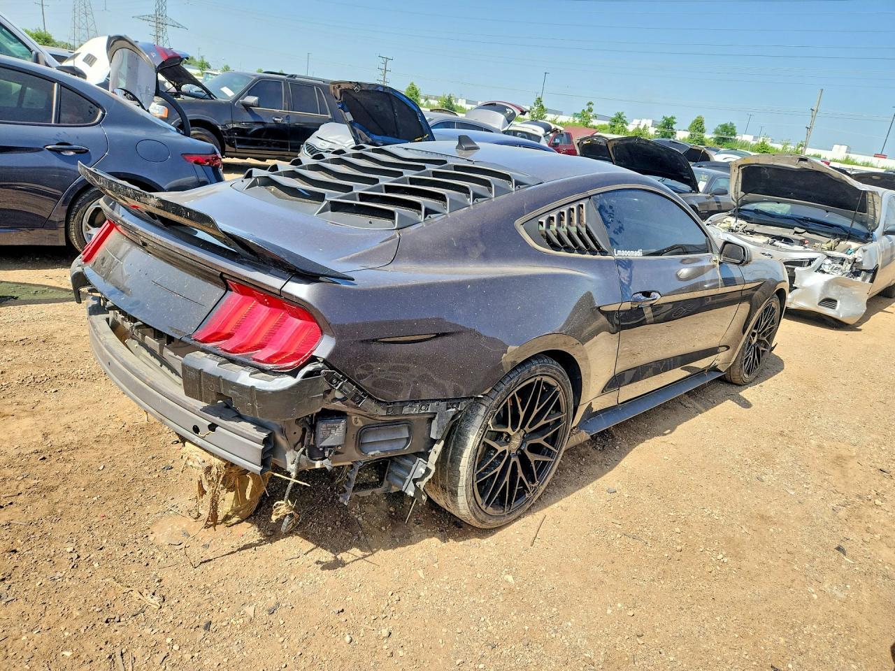 2022 Ford Mustang - zdjęcie 3