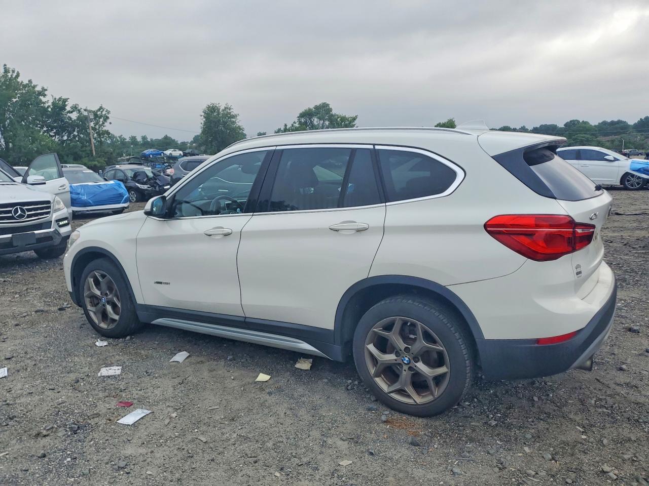 2016 BMW X1 xDrive28I - zdjęcie 2