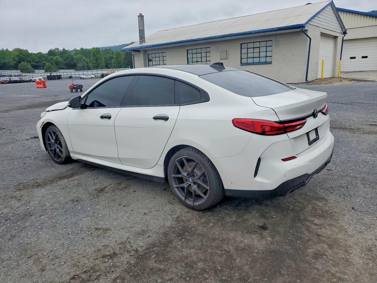 2021 BMW Seria 2 M235i - zdjęcie 2