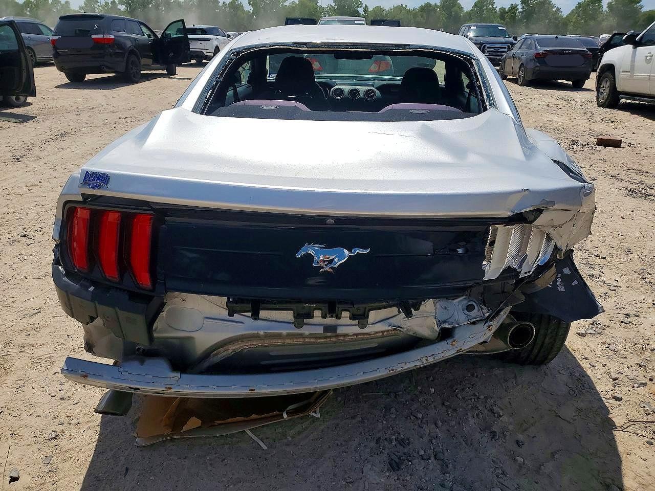 2018 Ford Mustang - zdjęcie 6