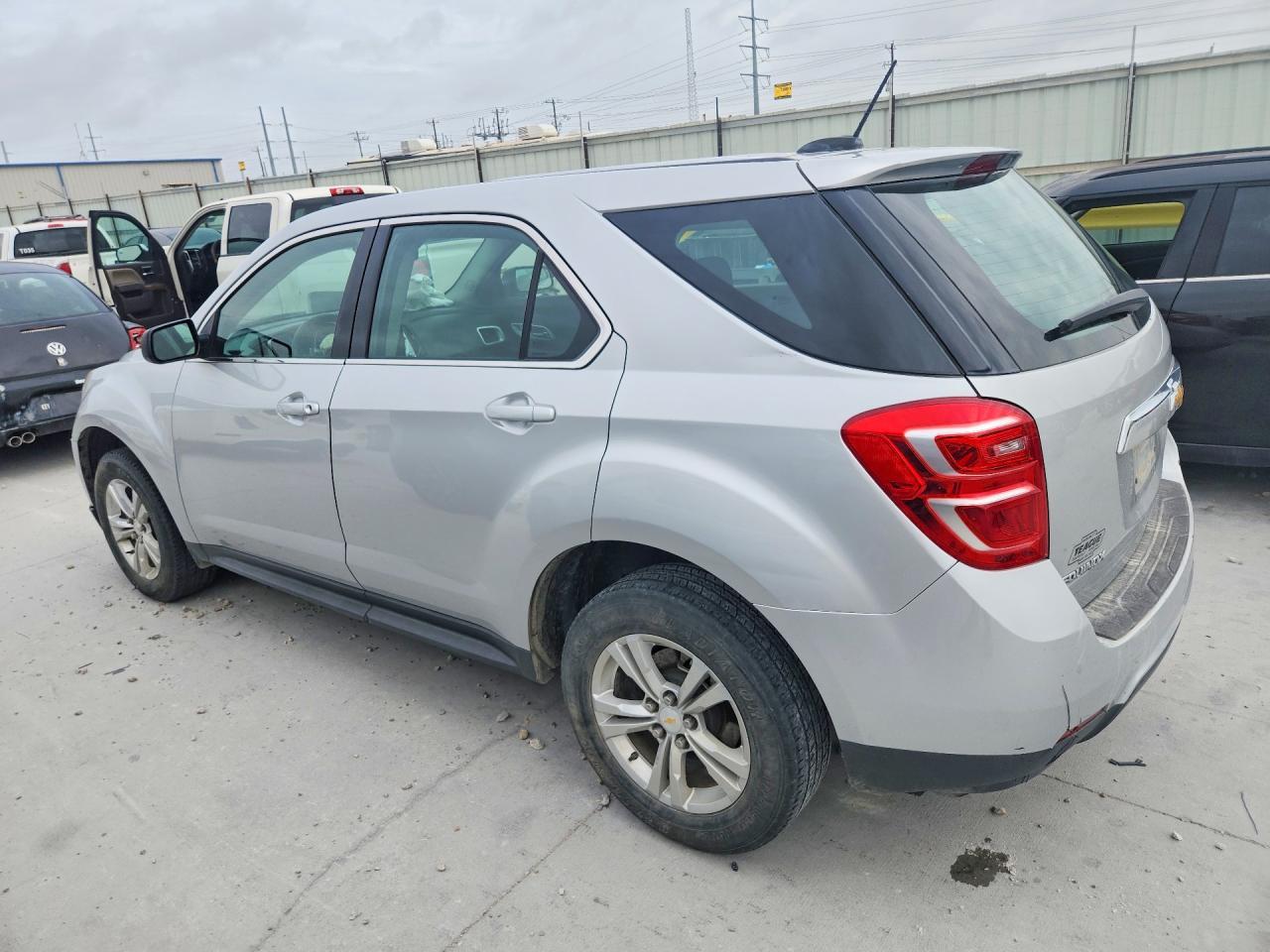 2017 Chevrolet Equinox Ls - zdjęcie 2