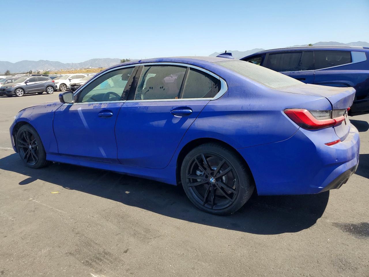 2020 BMW 330I - zdjęcie 2