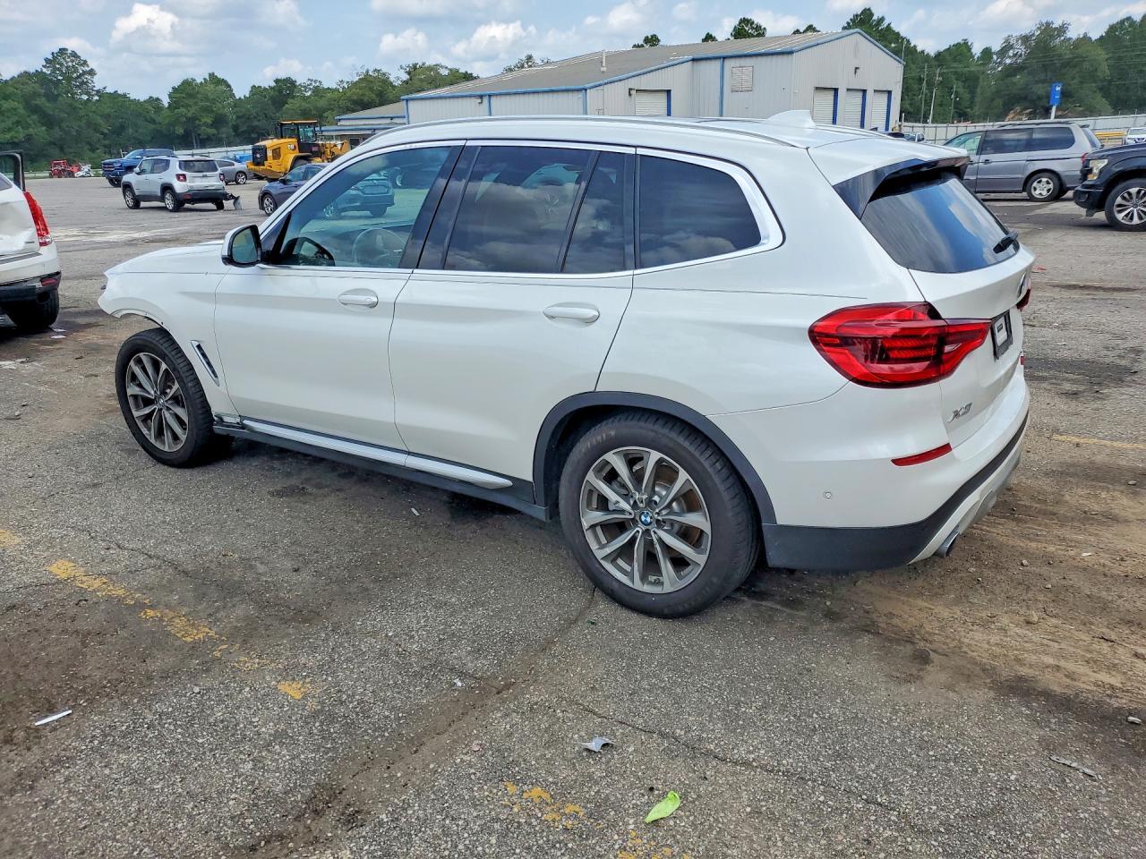 2019 BMW X3 xDrive30I - zdjęcie 2