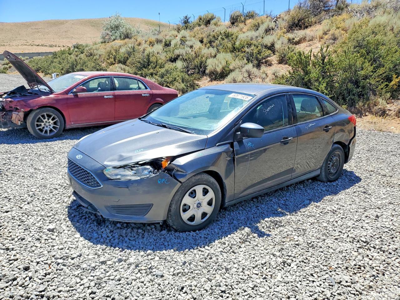 2017 Ford Focus S - zdjęcie główne
