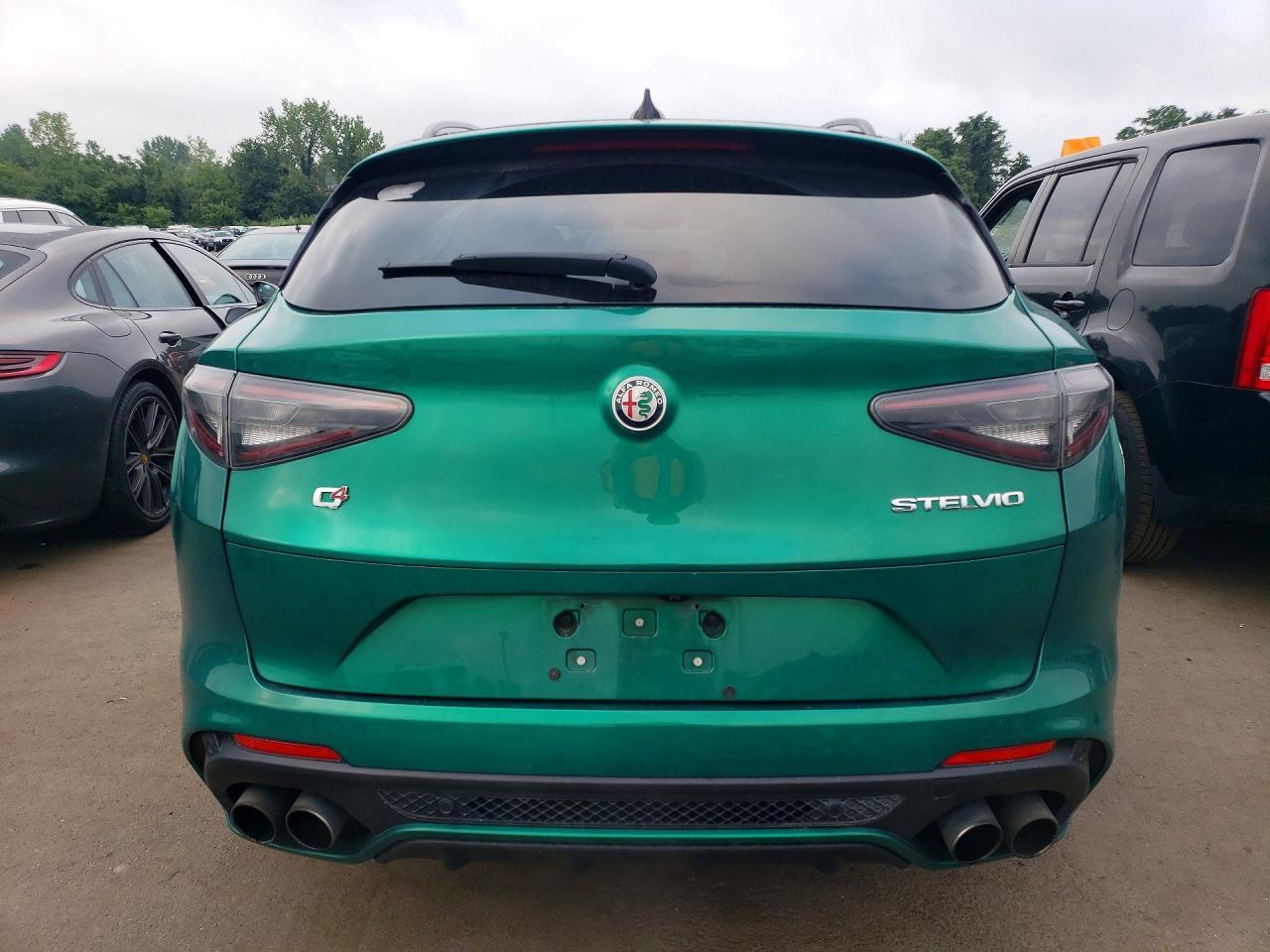 2024 Alfa Romeo Stelvio Quadrifoglio - zdjęcie 6